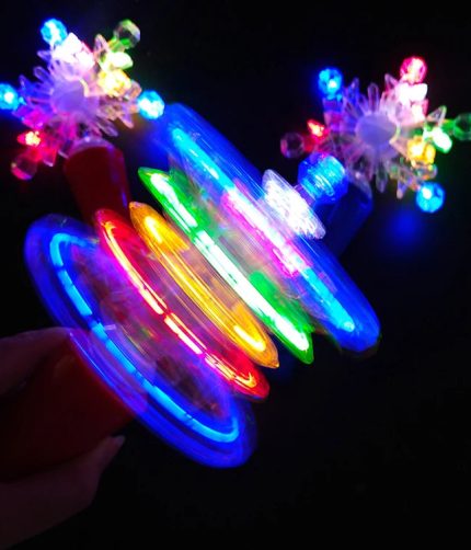 Kids Battery Operated 7 Colors LED Flashing Rotating Snowflake Flash Stick Wand Children Spinning Light UP Toys with Music